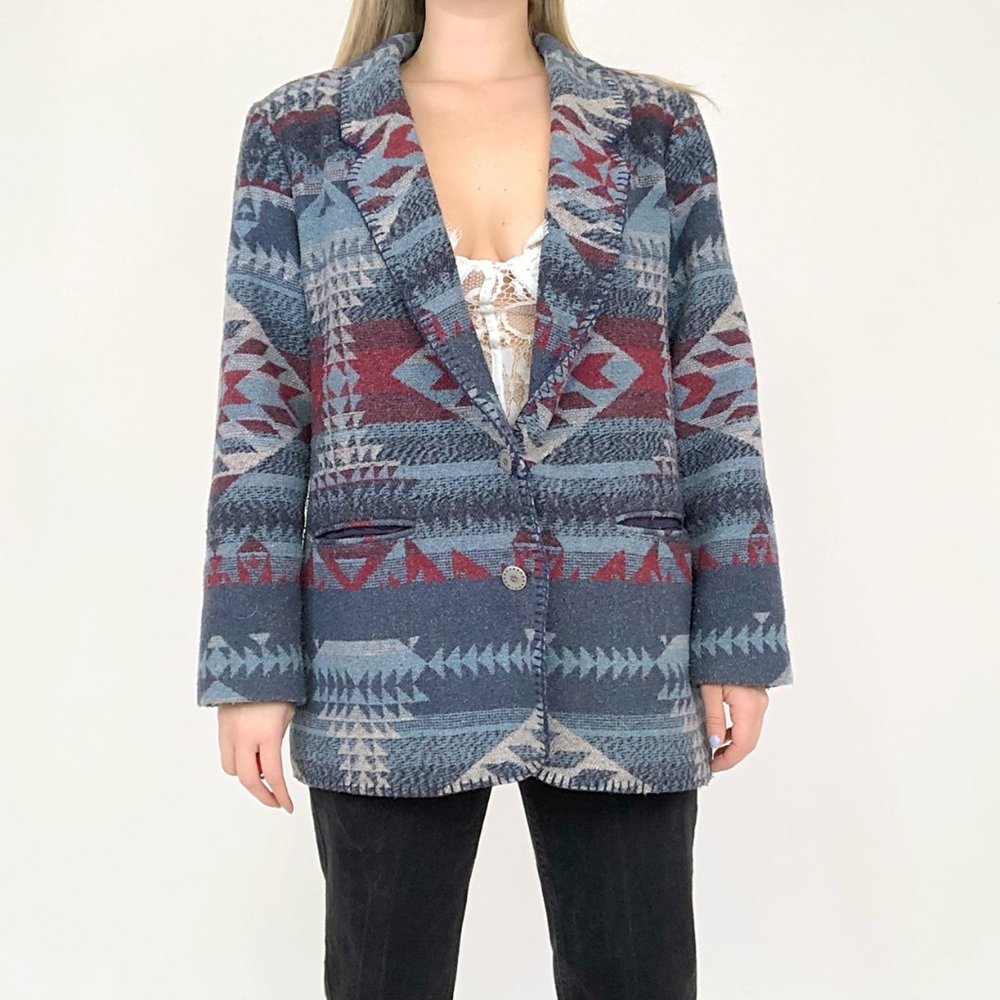 Really pretty vintage made in USA 90s blanket style blazer coat! 😍